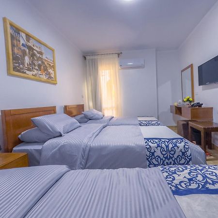 Royal Crown Hotel Giza Pyramids View Kafrat al Jabal Exterior photo