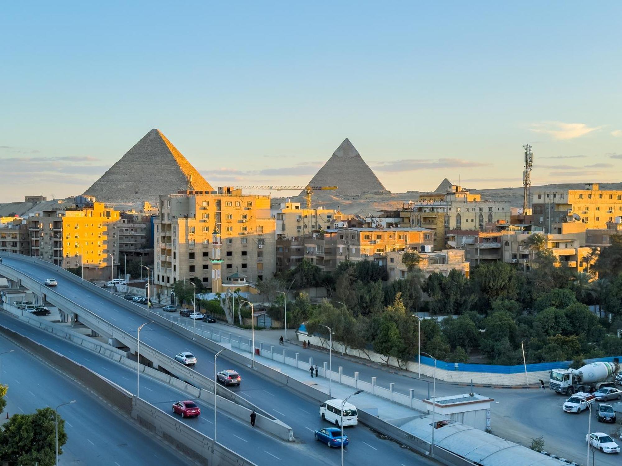 Royal Crown Hotel Giza Pyramids View Kafrat al Jabal Exterior photo