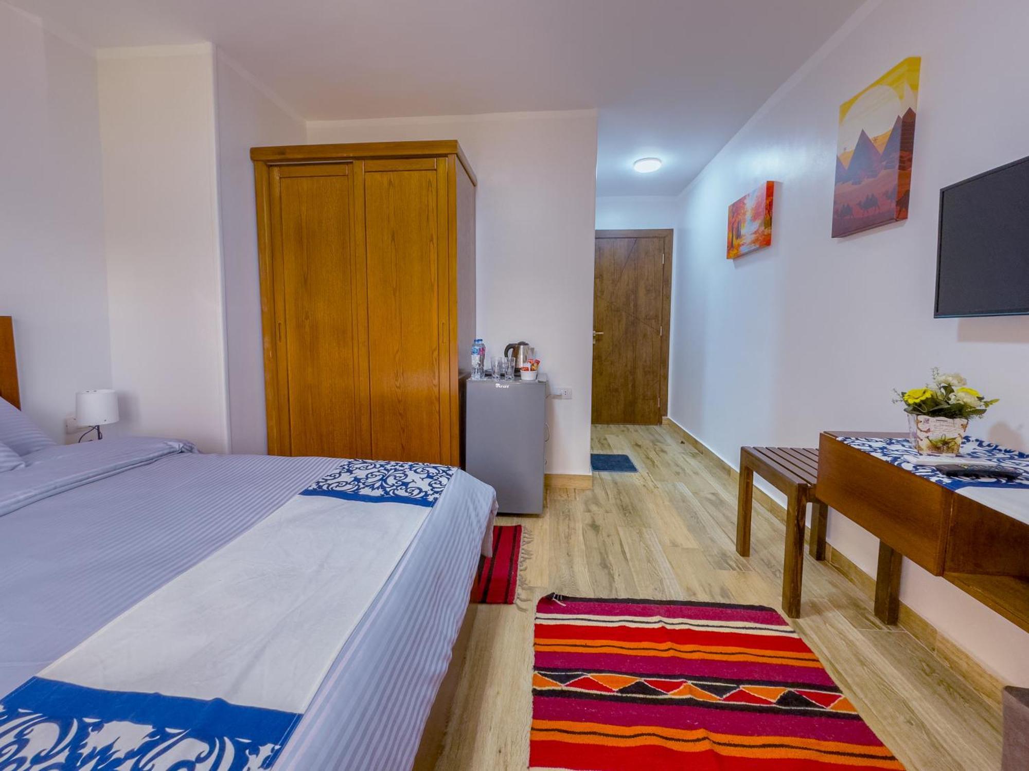 Royal Crown Hotel Giza Pyramids View Kafrat al Jabal Room photo